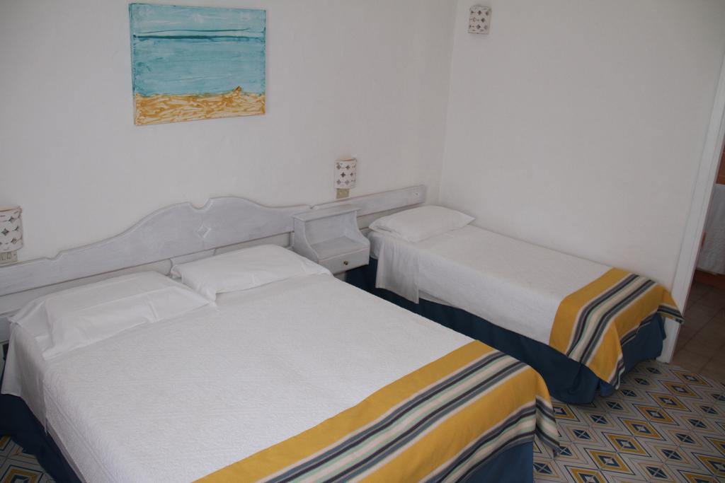 Hotel 3 Botti Baja Sardinia Exterior foto