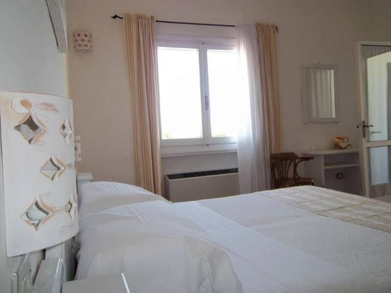Hotel 3 Botti Baja Sardinia Exterior foto